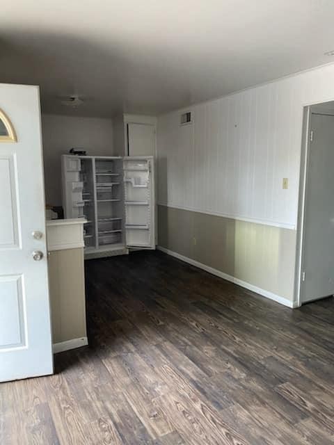 1605 Saunders St - Photo 2 of 5