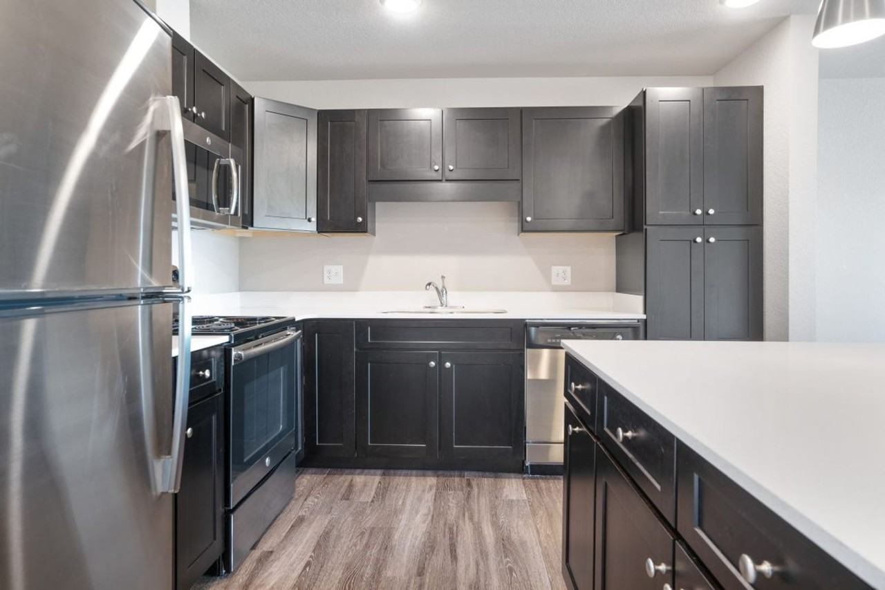 Grand Crossing - Photo 2 of 48