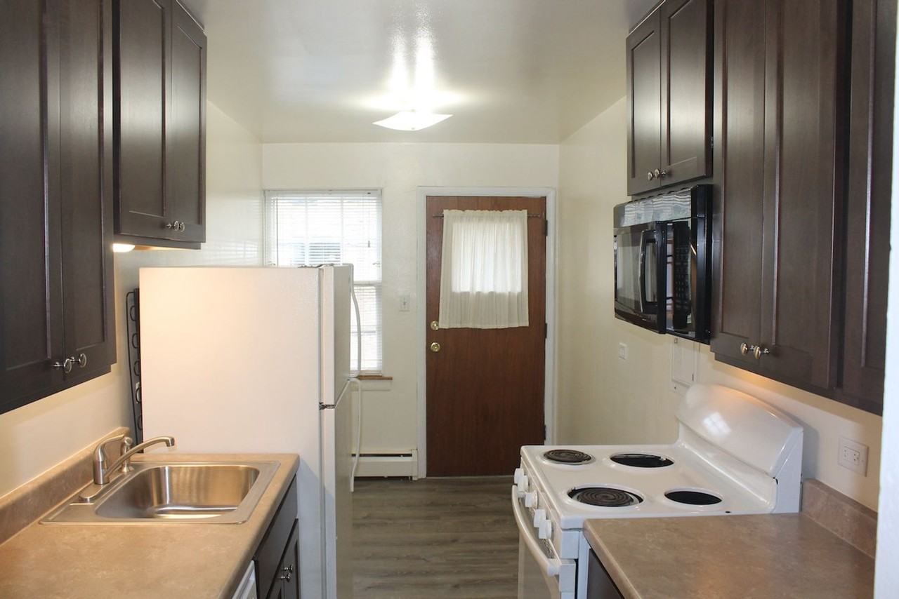 233 - *Oak-Crain Property* - Photo 2 of 9