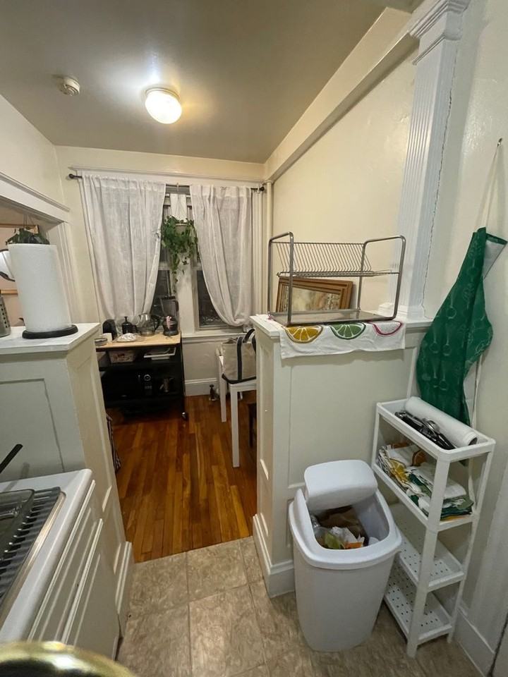 1610- Cambridge Realty, LLC - Photo 3 of 8