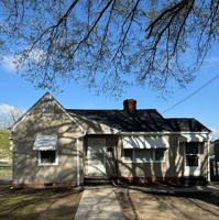 featured image of 221 Hutchinson St