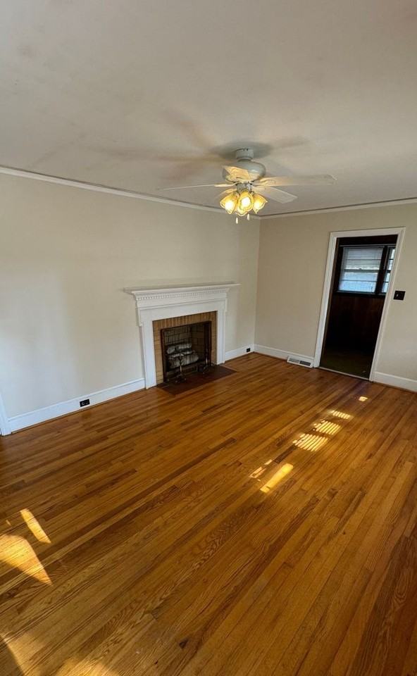 221 Hutchinson St - Photo 7 of 15