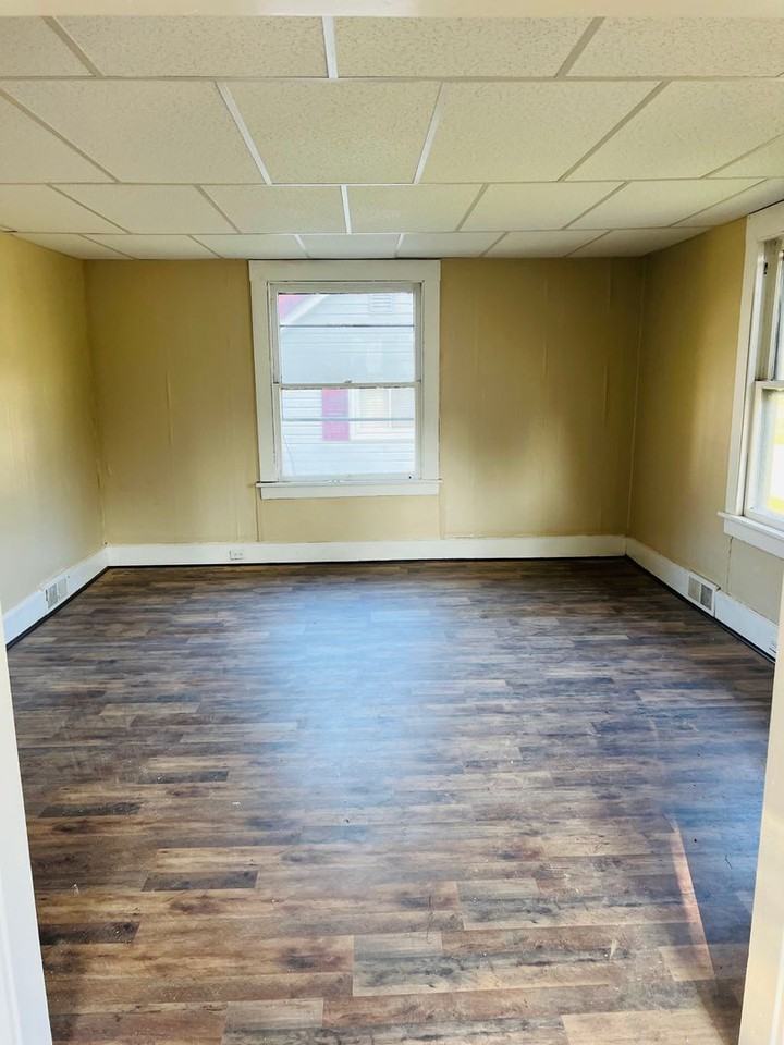 301 Patterson Ave - Photo 2 of 6