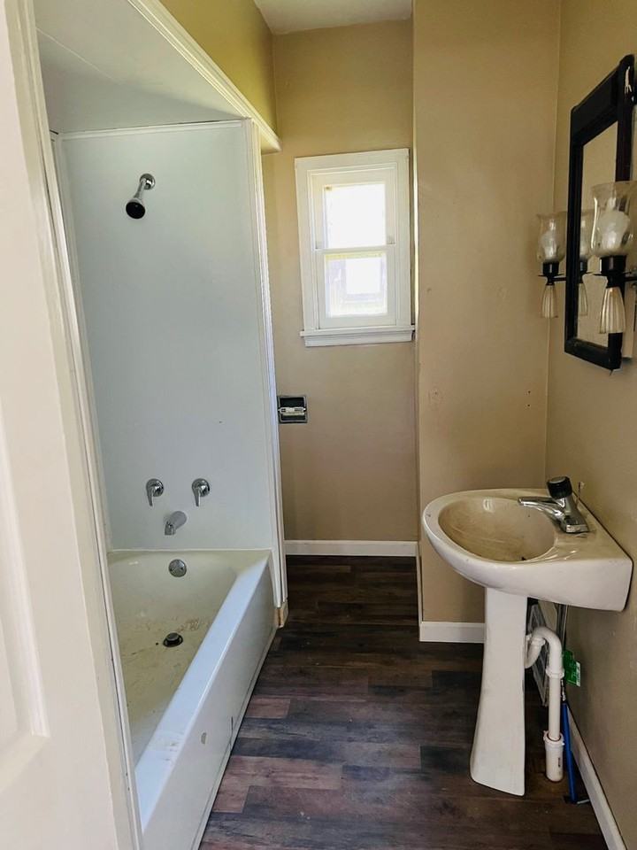 301 Patterson Ave - Photo 3 of 6