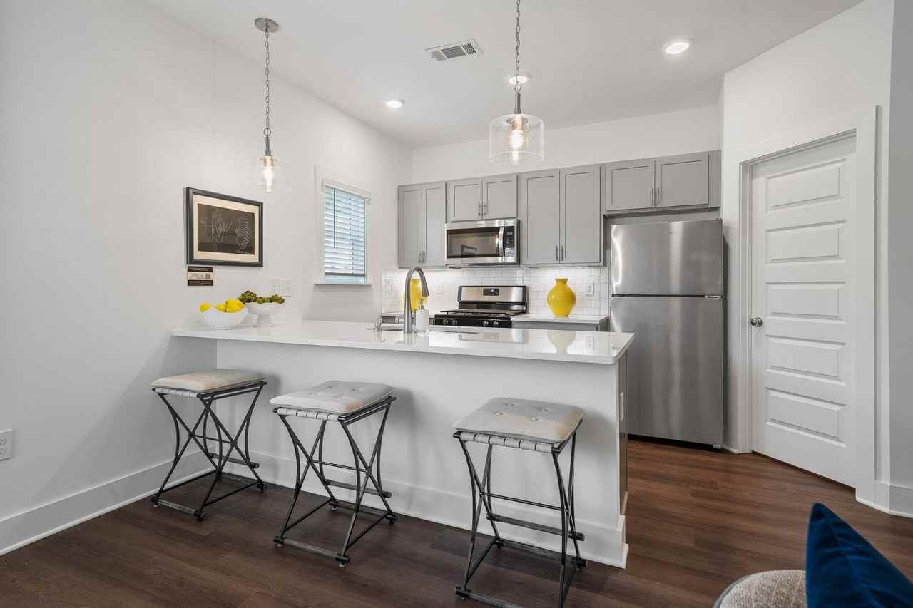 104 Huntley Dr - Photo 5 of 33