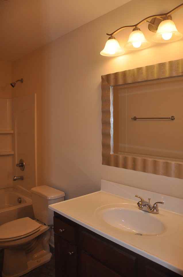 501 Addison Ave - Photo 6 of 9