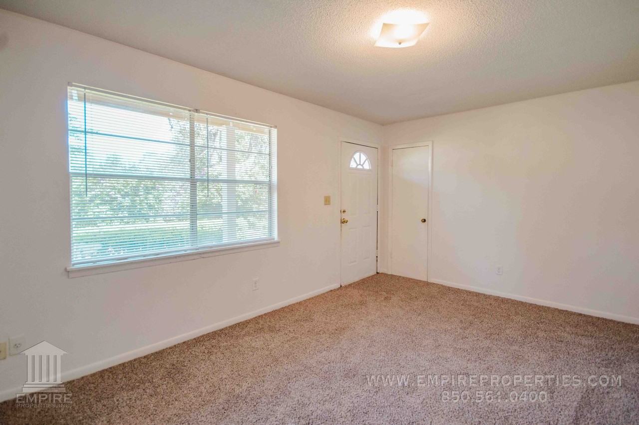 1101 Woodland Dr - Photo 4 of 23