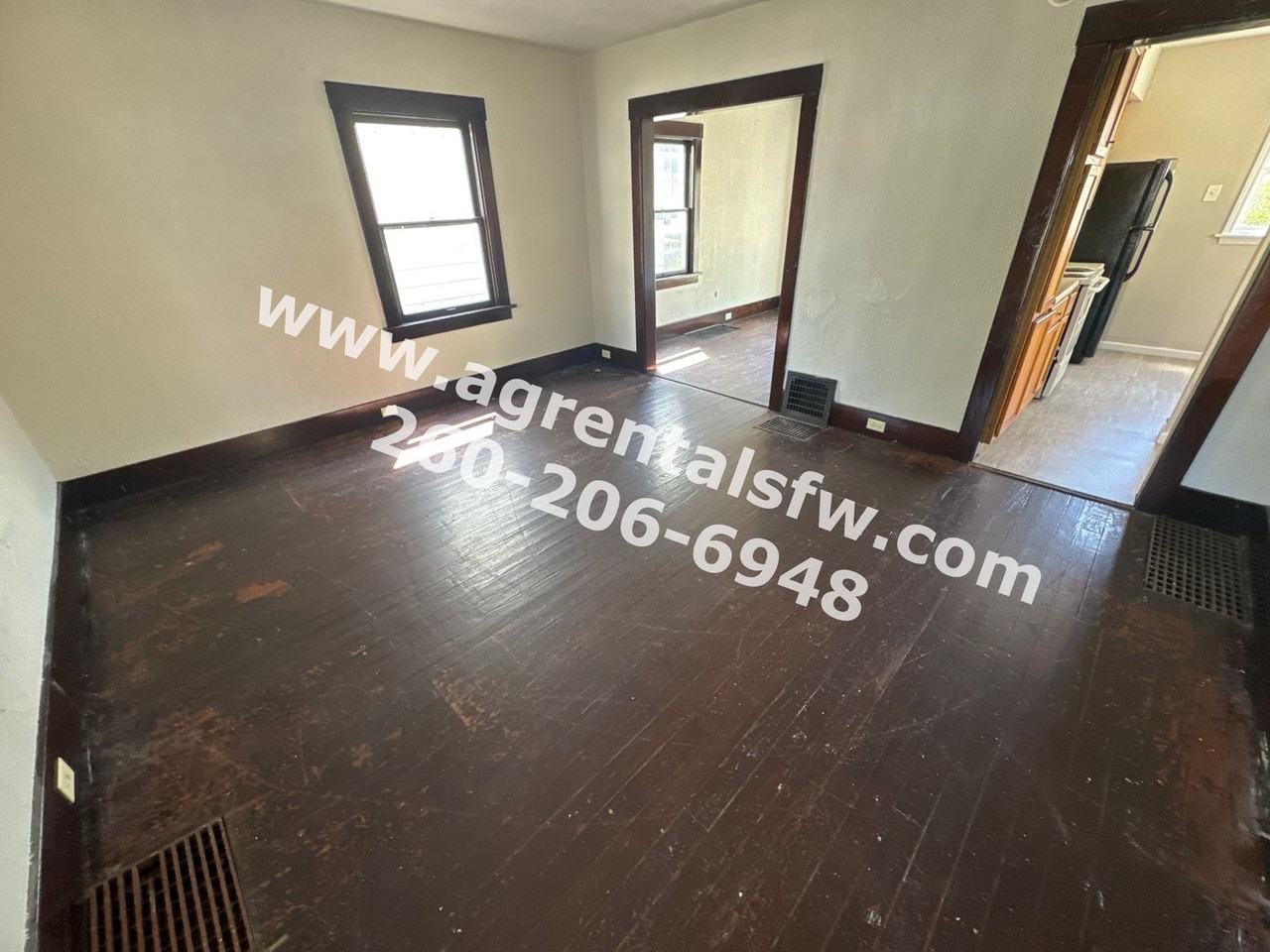 2132 Thompson Ave - Photo 2 of 14