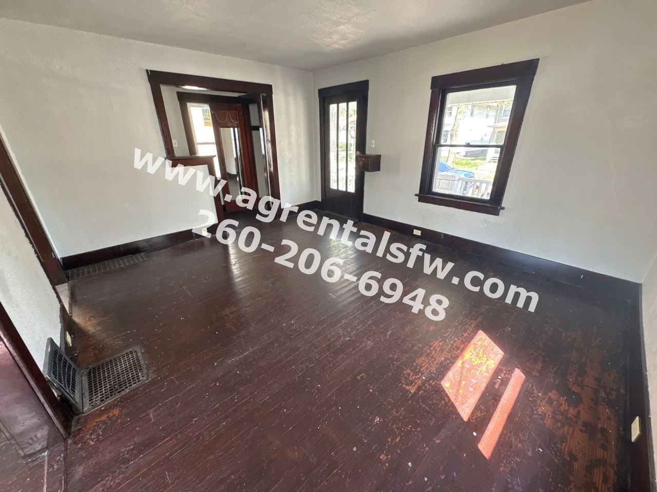 2132 Thompson Ave - Photo 3 of 14