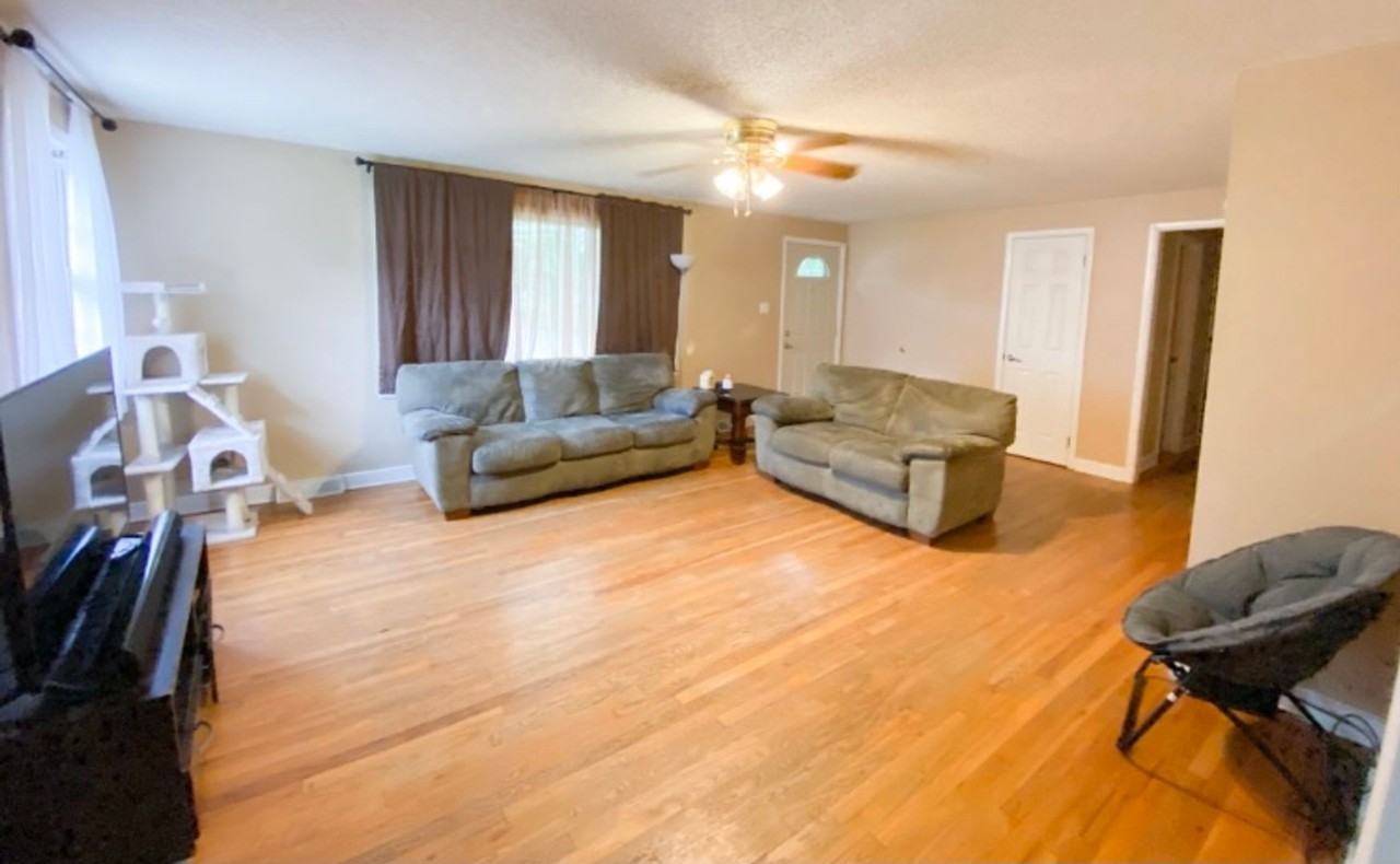 2107 Northview Dr - Photo 2 of 15