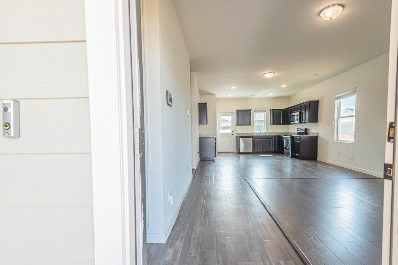 1012 Blue Beech Ln - Photo 2 of 17