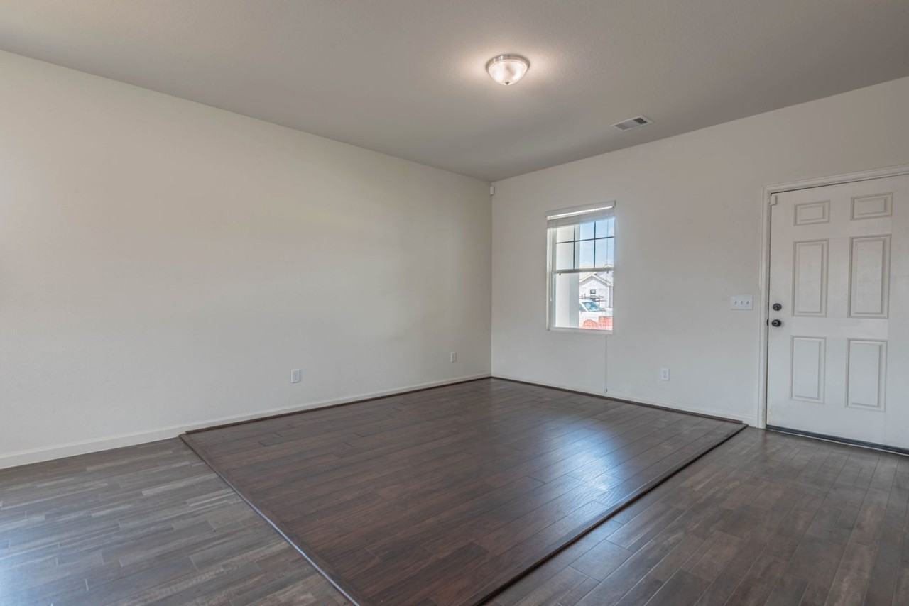 1012 Blue Beech Ln - Photo 4 of 17