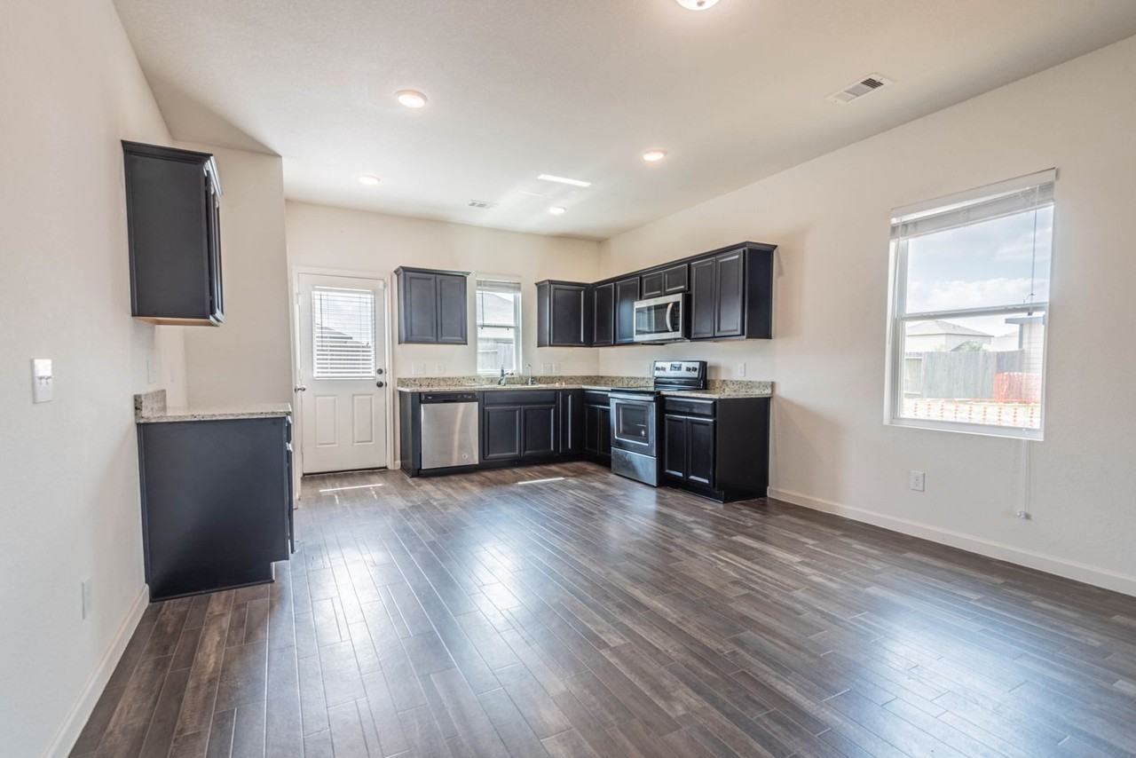 1012 Blue Beech Ln - Photo 5 of 17