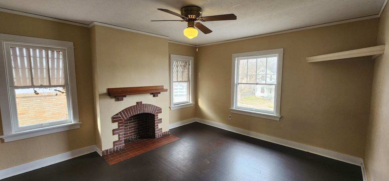 416 Delaware Ave - Photo 3 of 8