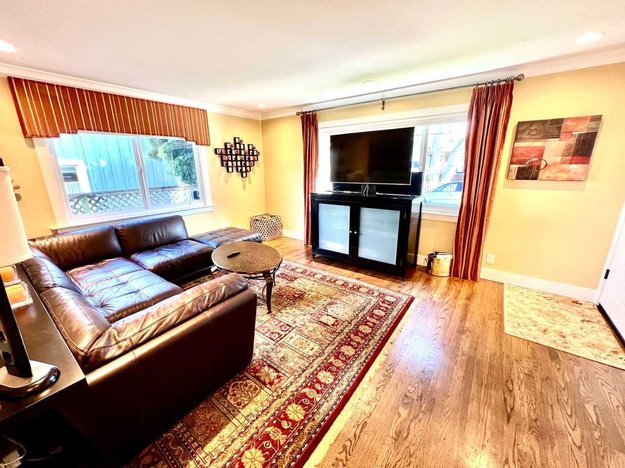 146 16th St #A - Photo 4 of 22