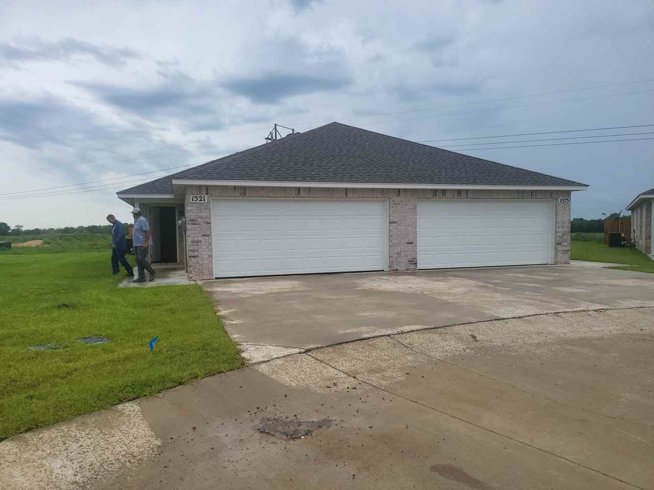 1513 Rosewood Dr - Photo 2 of 11