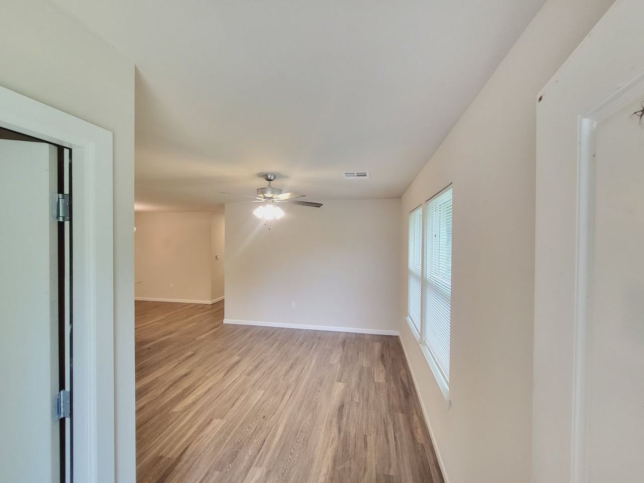 1513 Rosewood Dr - Photo 3 of 11