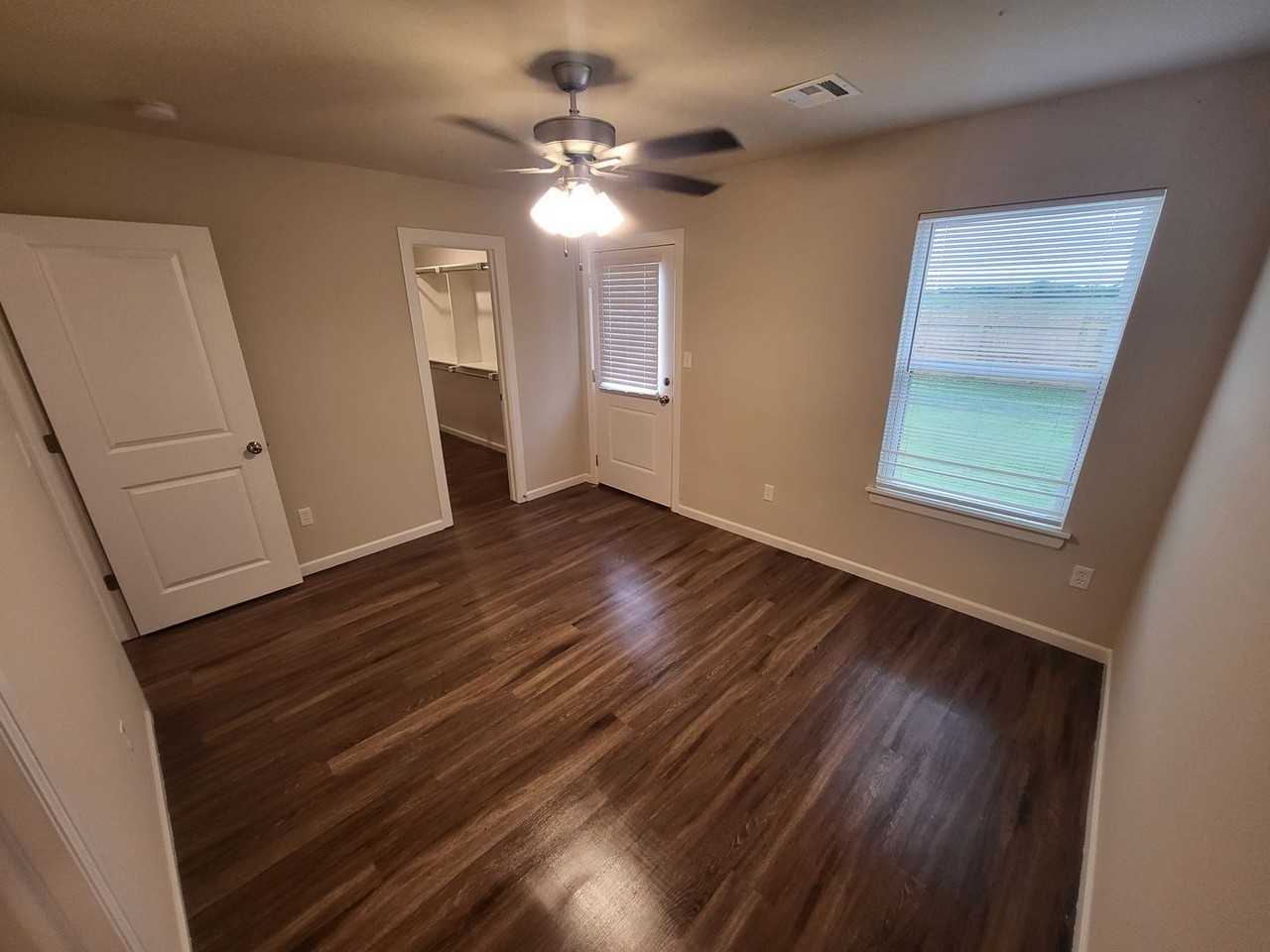 1509 Rosewood Dr - Photo 3 of 11
