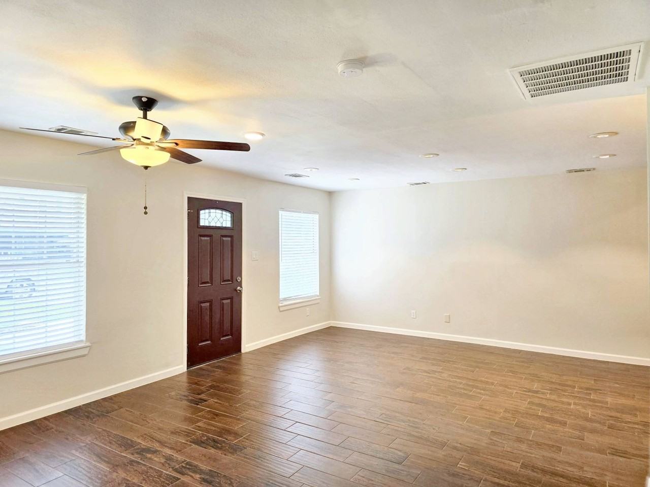 1446 Curtin St - Photo 4 of 29