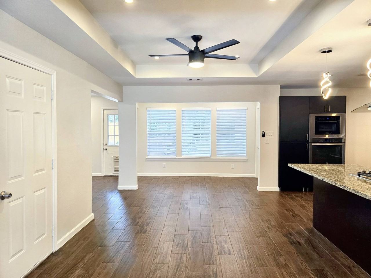 1446 Curtin St - Photo 5 of 29