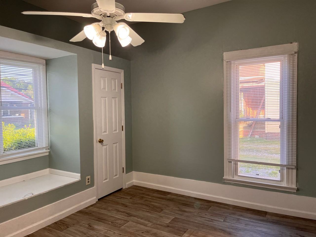 306 W 5th St - Photo 3 of 8