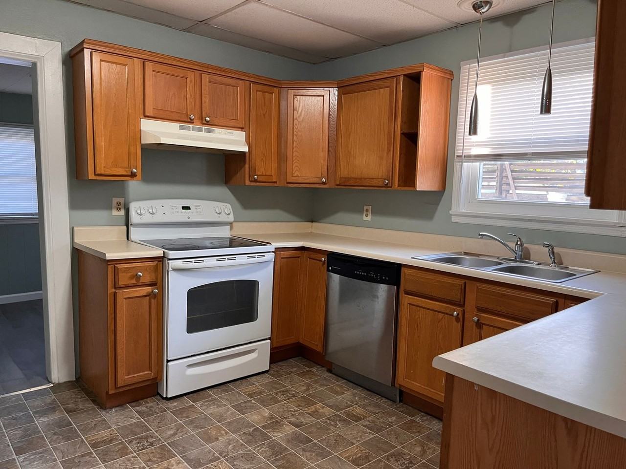 306 W 5th St - Photo 6 of 8
