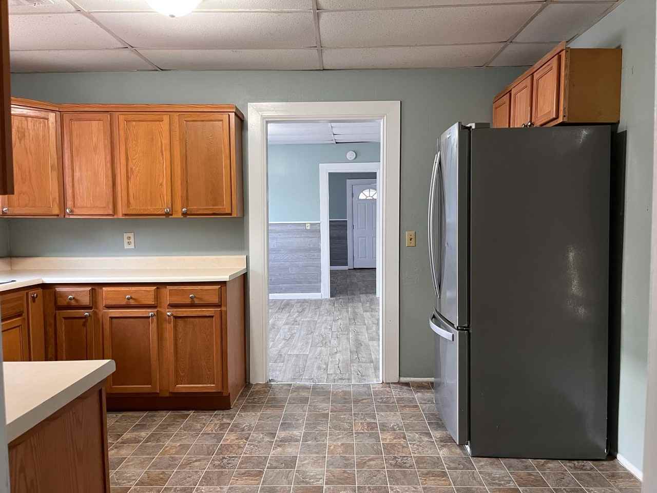 306 W 5th St - Photo 7 of 8