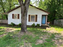 featured image of 407 W Henry St