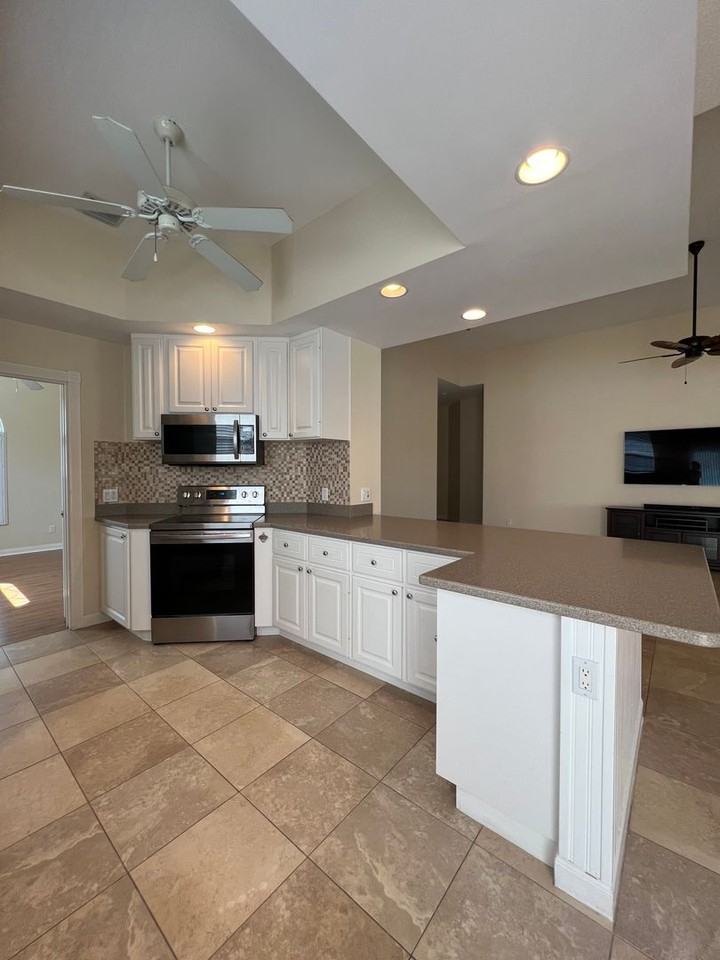 11409 Sw Rockingham Dr - Photo 3 of 16