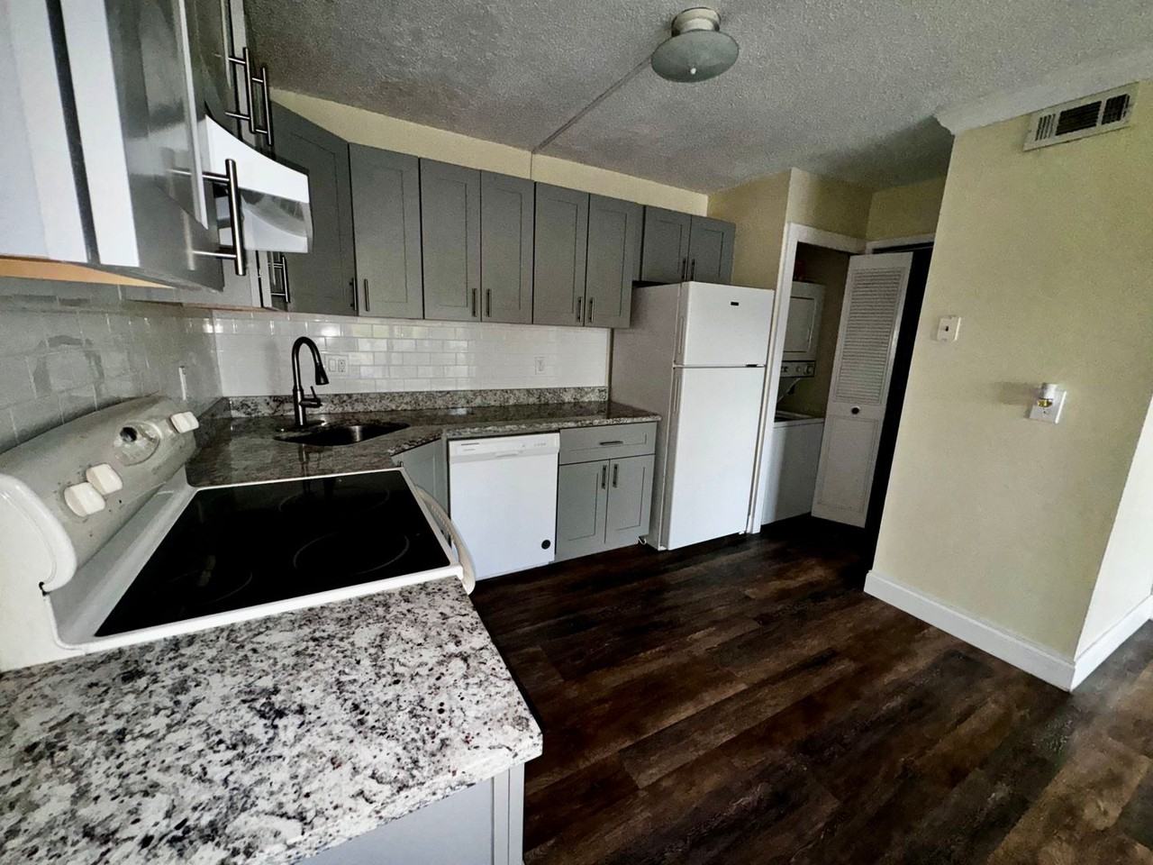 8205 Sun Spring Cir #72 - Photo 4 of 25