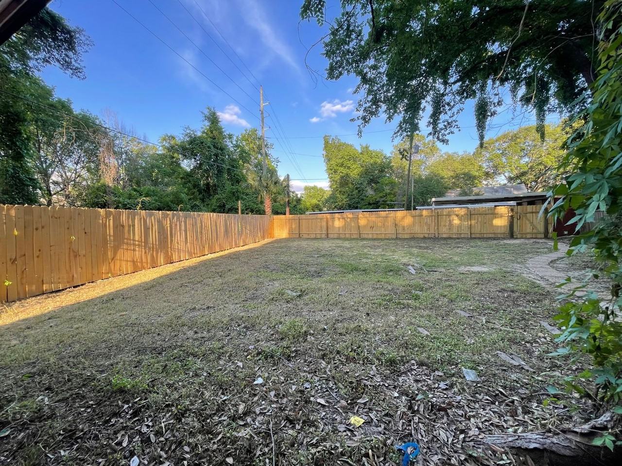 1242 Sharlo Ave - Photo 4 of 15