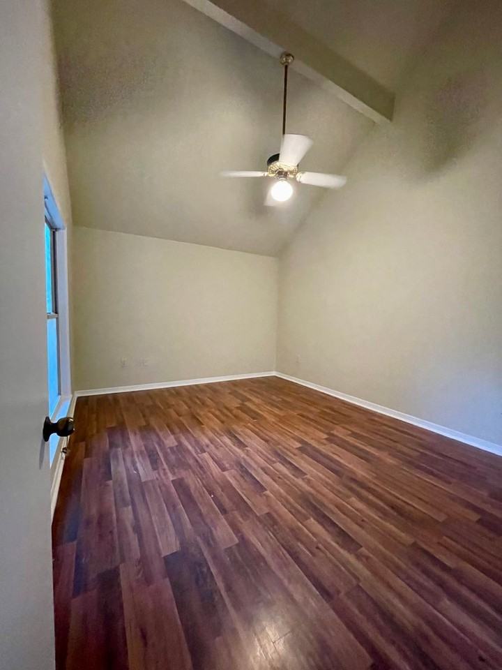 1242 Sharlo Ave - Photo 5 of 15