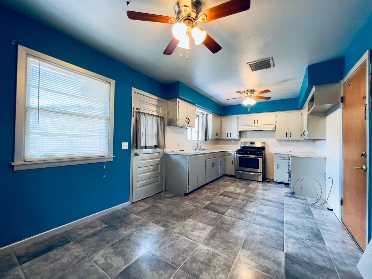 4307 40th St - Photo 4 of 11