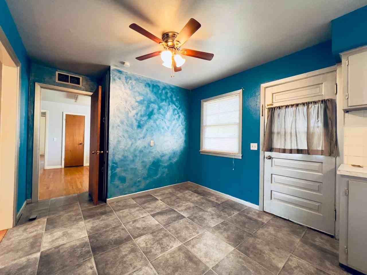 4307 40th St - Photo 5 of 11
