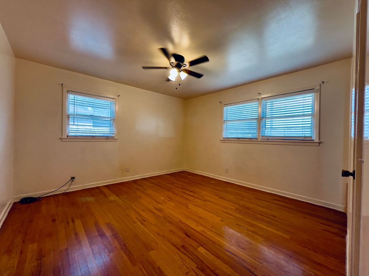4307 40th St - Photo 6 of 11