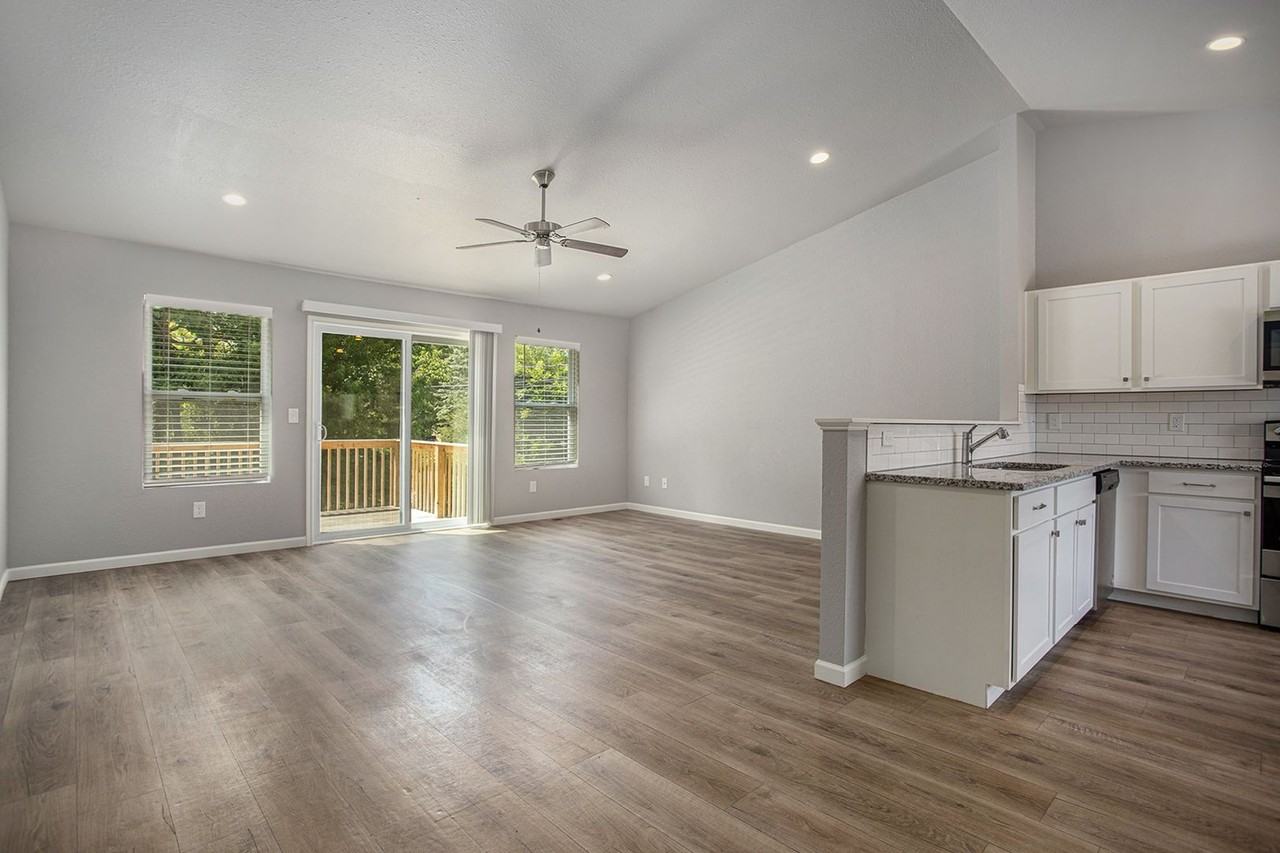 742 E Pine Hill Ave - Photo 3 of 14