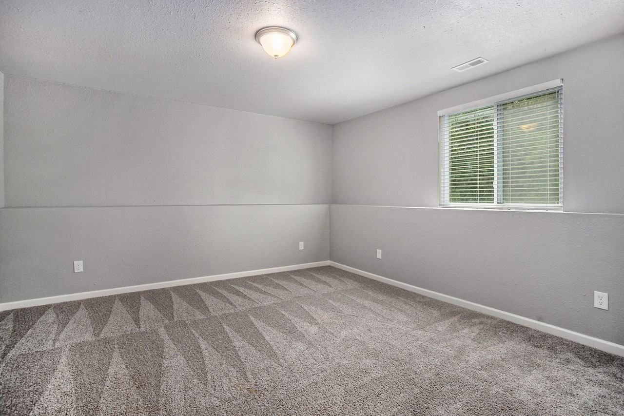 742 E Pine Hill Ave - Photo 7 of 14