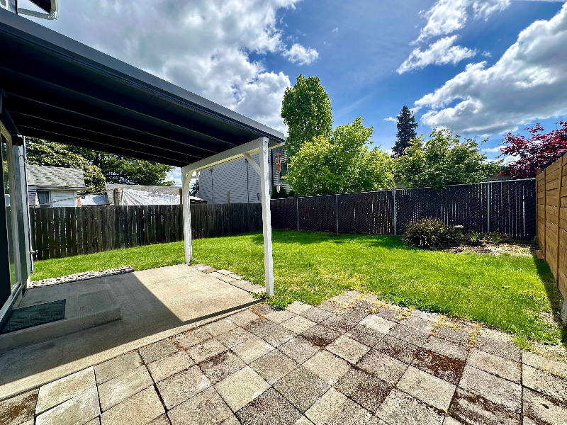 155 W Berkeley St - Photo 4 of 20