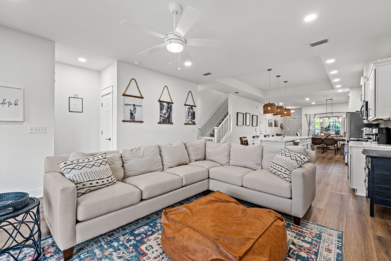 1007 W 10th Ct - Photo 3 of 20