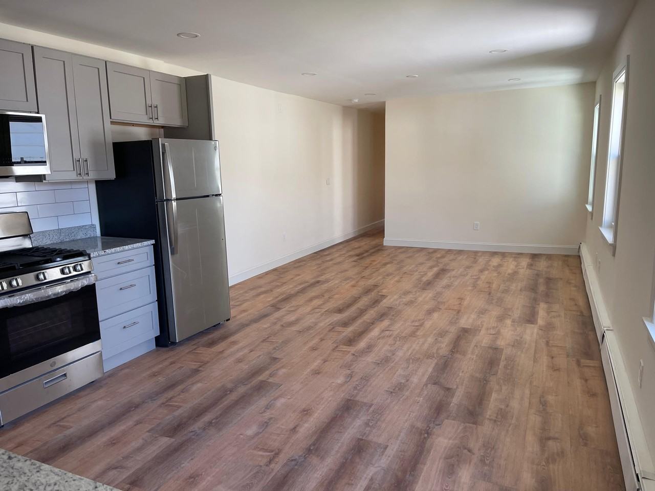 204 1/2 Zerby Avenue #204 1/2 - Photo 2 of 5