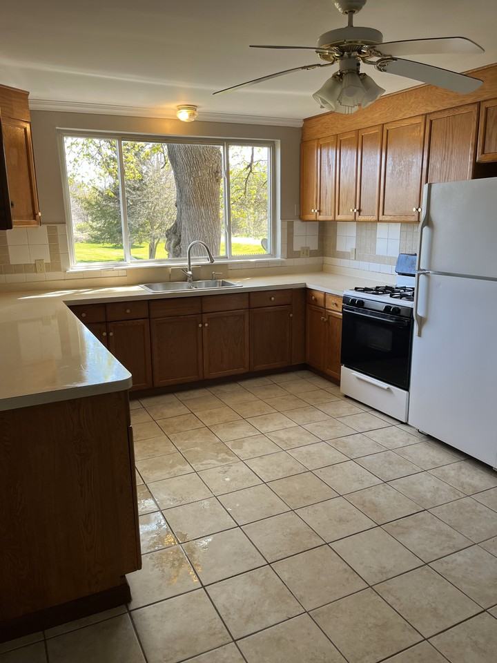 1934 W Cohoctah Rd #2 - Photo 4 of 11