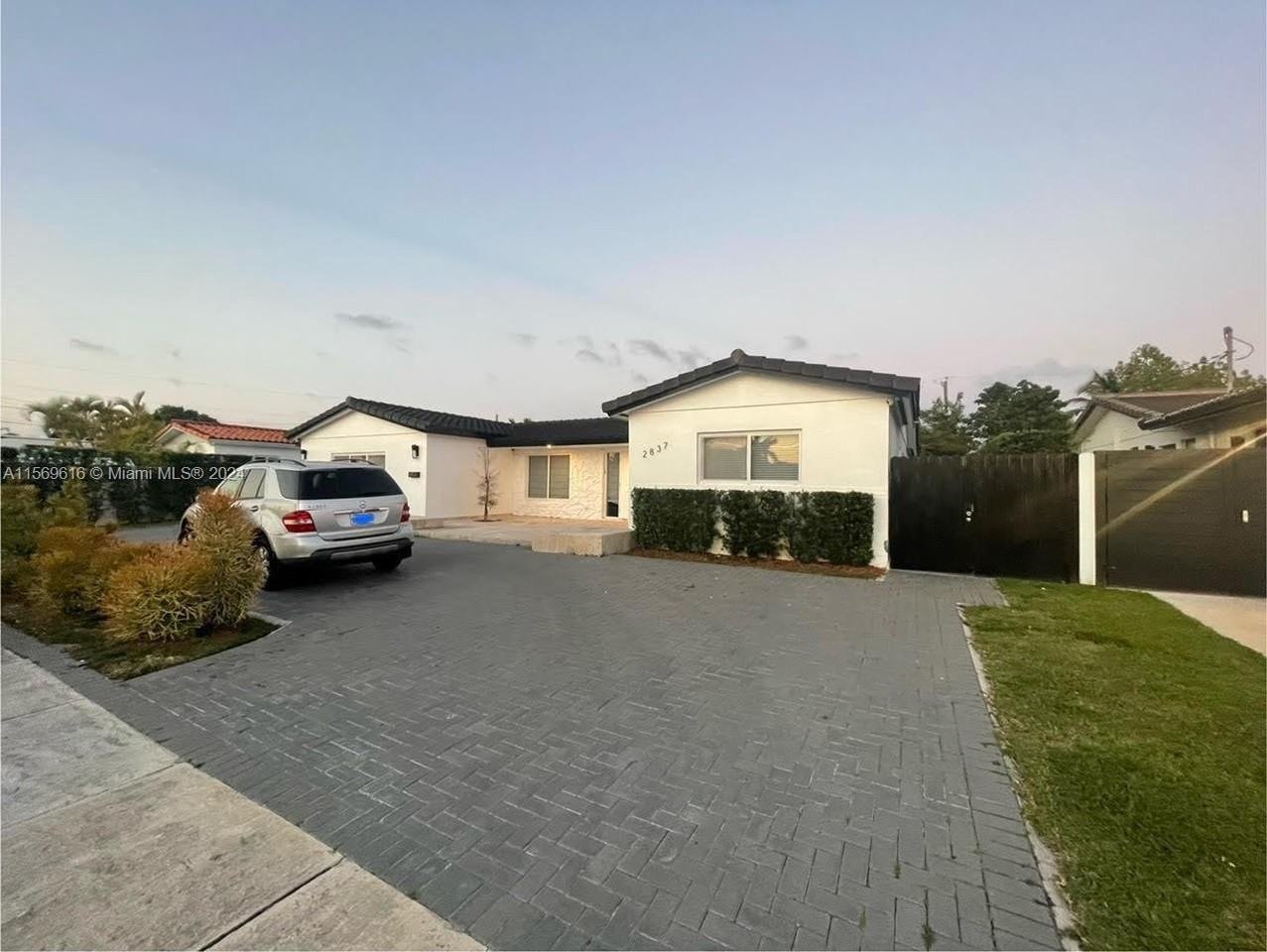 2837 Sw 126th Ave #1 - Photo 3 of 8