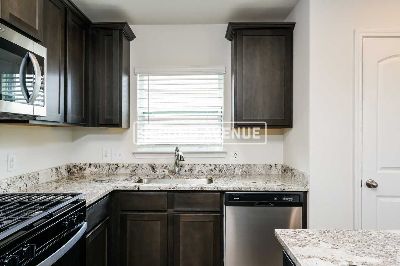 358 Condie Russell Ave - Photo 4 of 20