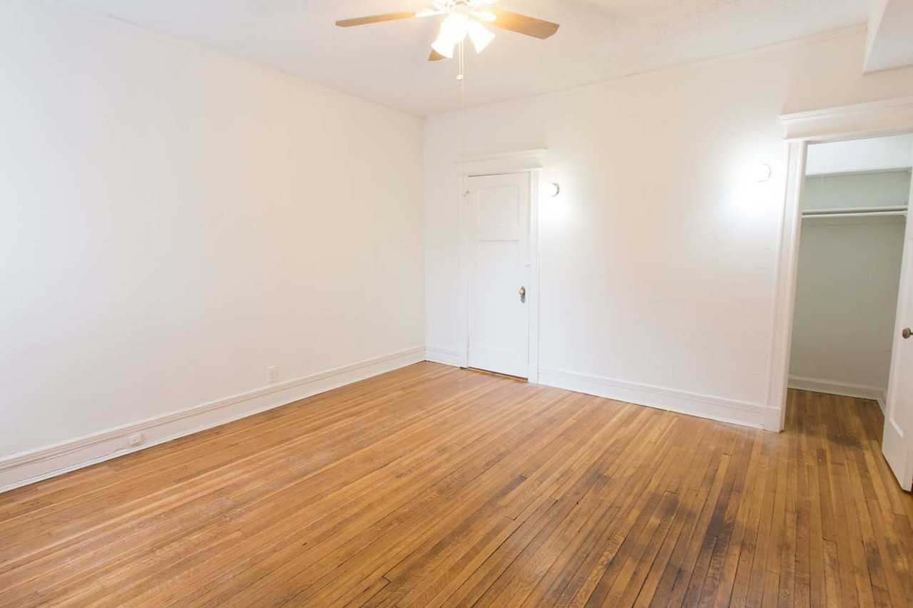 5487-5491 S. Hyde Park Boulevard - Photo 5 of 25