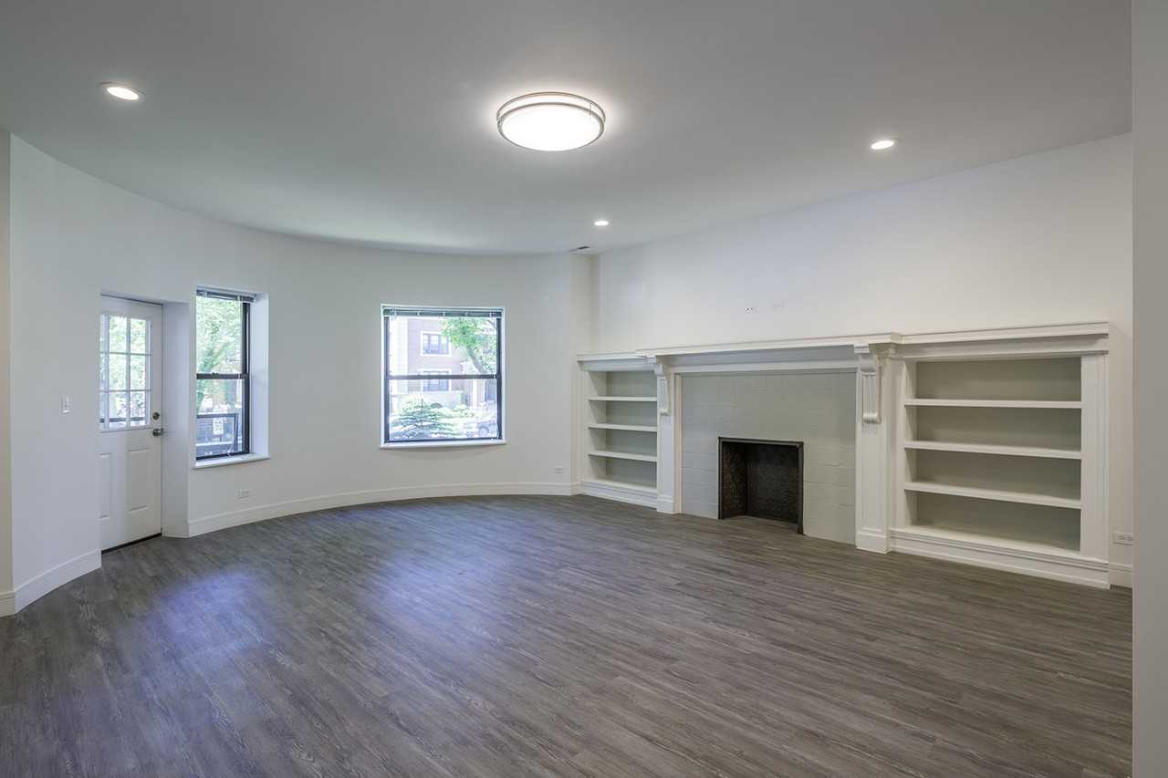 5487-5491 S. Hyde Park Boulevard - Photo 7 of 25