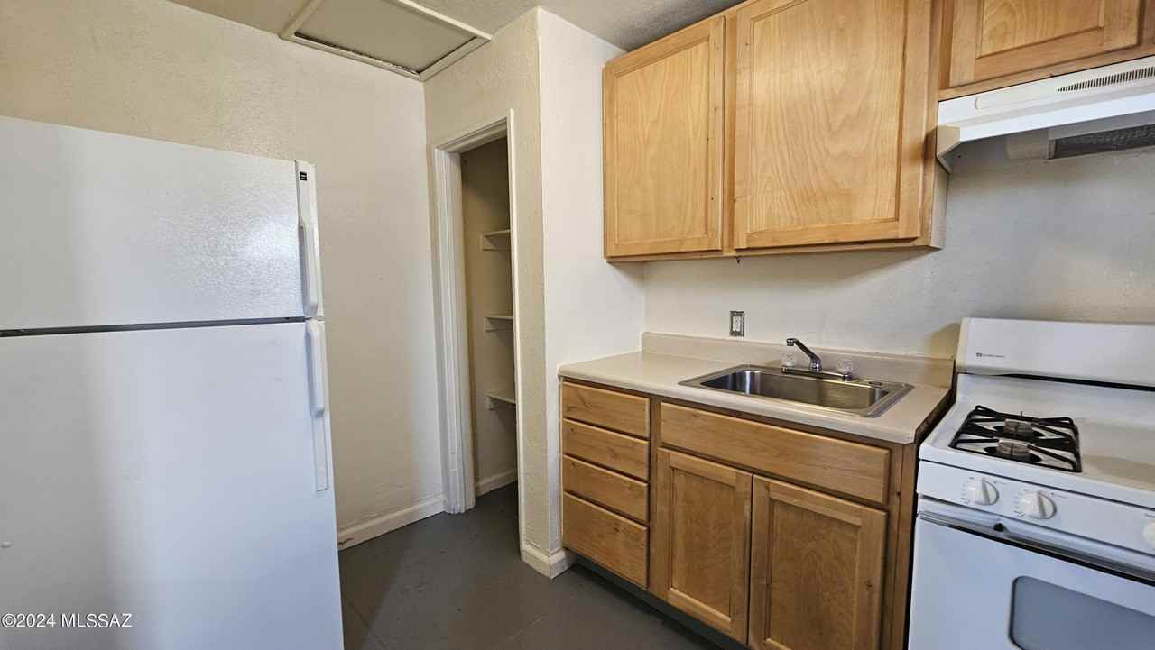 N Euclid Ave & E Broadway Blvd