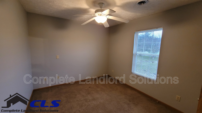 554 College Ave - Photo 7 of 9