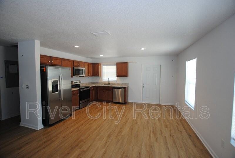 5625 Overlook Dr E - Photo 2 of 16