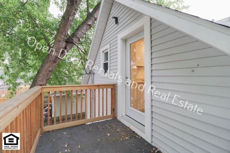 1315 1/2 Wall St - Photo 2 of 11