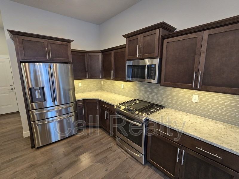 5530 N Radium Ln - Photo 7 of 23